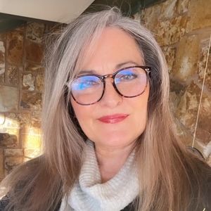 Meet your Posher, Debra